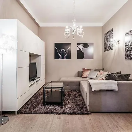 Avanti Milano Apartamento *